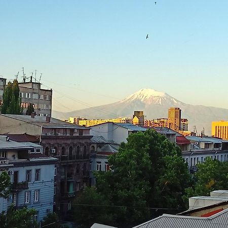 Umba Apartment N3 - Balcony And Mount Ararat View Γιερεβάν Εξωτερικό φωτογραφία